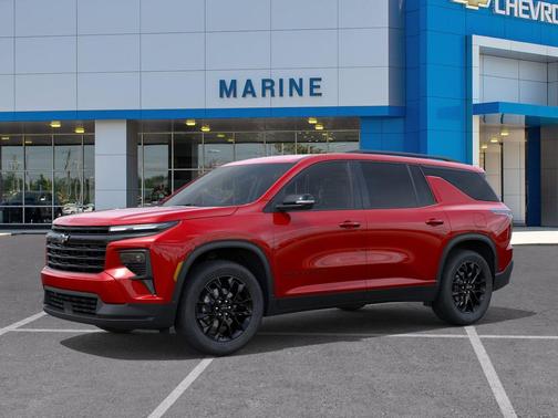 Radiant Red Tintcoat 2026 Chevrolet Traverse LT