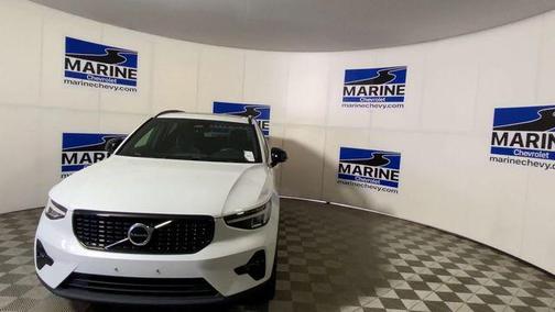 2023 Volvo XC40 B5 Plus Dark Theme