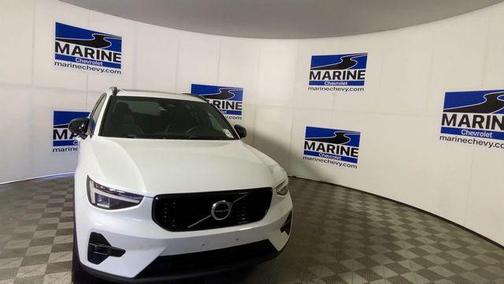 2023 Volvo XC40 B5 Plus Dark Theme