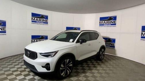 Crystal White Metallic 2023 Volvo XC40 B5 Plus Dark Theme