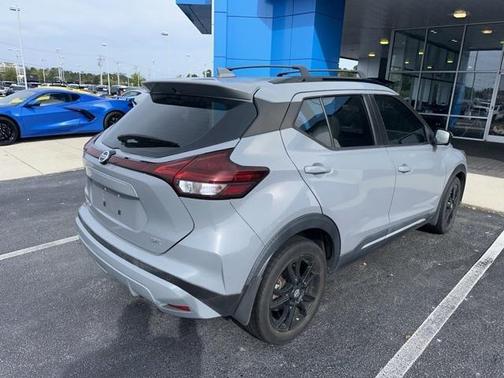 2021 Nissan Kicks SR