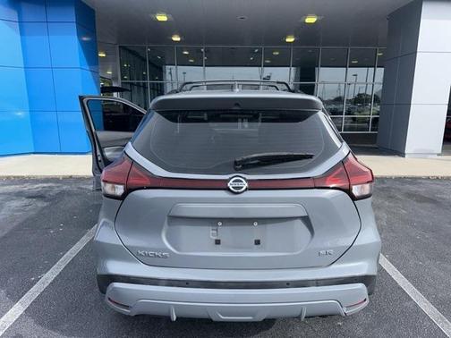 2021 Nissan Kicks SR