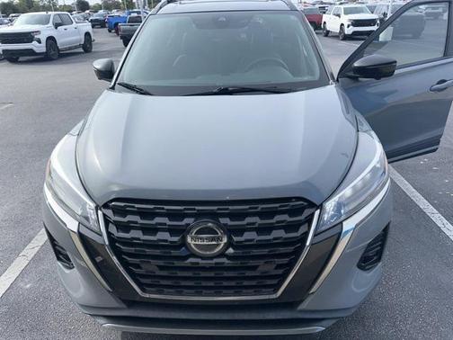 2021 Nissan Kicks SR
