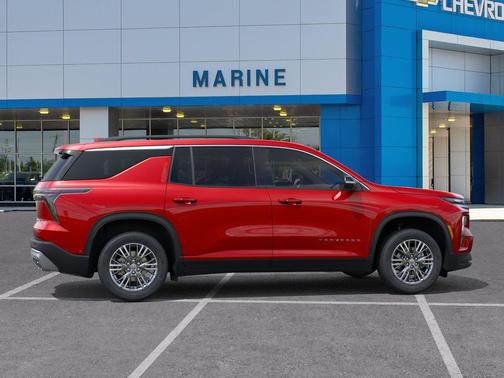Radiant Red Tintcoat 2026 Chevrolet Traverse LT