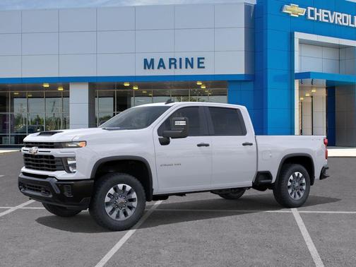 Summit White 2026 Chevrolet Silverado 2500 Custom