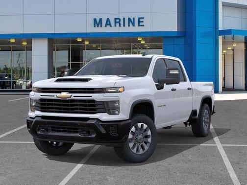 Summit White 2026 Chevrolet Silverado 2500 Custom