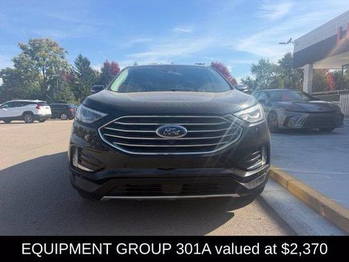 Agate Black Metallic 2022 Ford Edge Titanium
