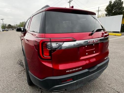 2022 GMC Acadia AT4