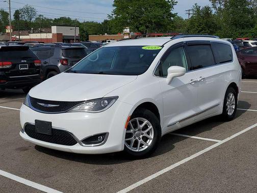 Bright White Clearcoat 2020 Chrysler Pacifica Touring L