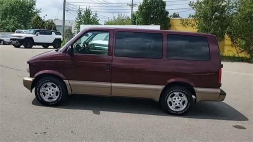 2004 Chevrolet Astro LS