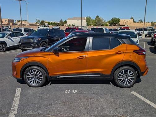 2023 Nissan Kicks SR