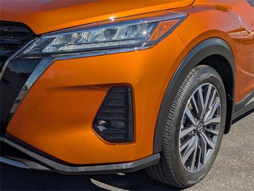 2023 Nissan Kicks SR