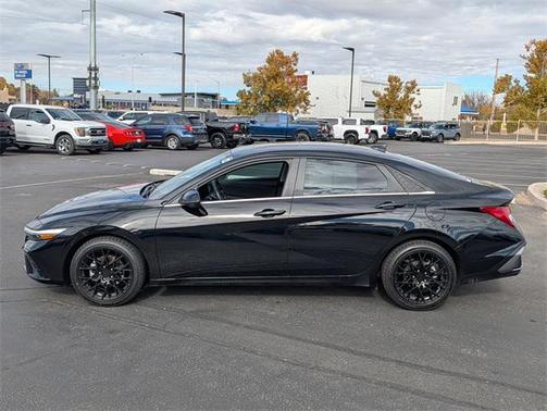 2024 Hyundai ELANTRA Limited