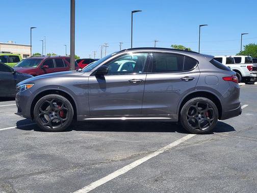 Vesuvio Gray Metallic 2022 Alfa Romeo Stelvio Ti