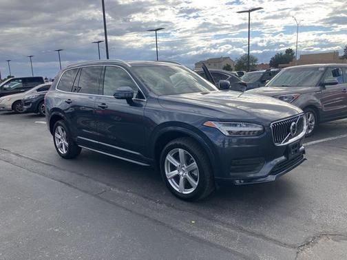 2020 Volvo XC90 T6 Momentum