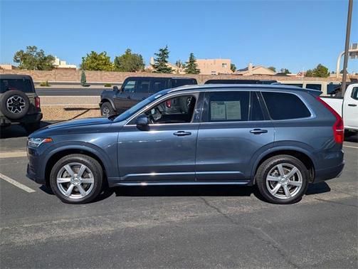 2020 Volvo XC90 T6 Momentum