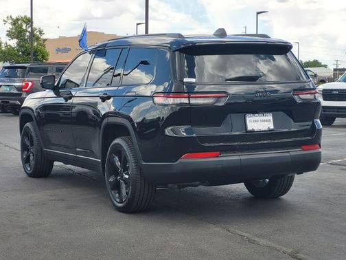 Diamond Black Crystal Pearlcoat 2025 Jeep Grand Cherokee L Limited