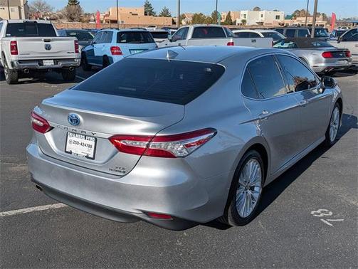2020 Toyota Camry Hybrid XLE