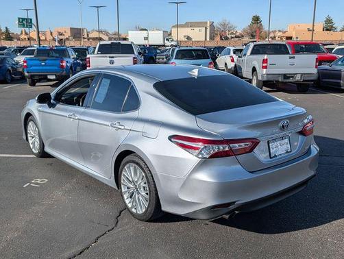 2020 Toyota Camry Hybrid XLE