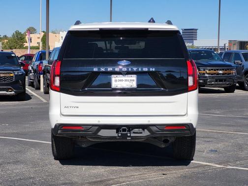 Star White Metallic Tri-Coat 2026 Ford Expedition Active
