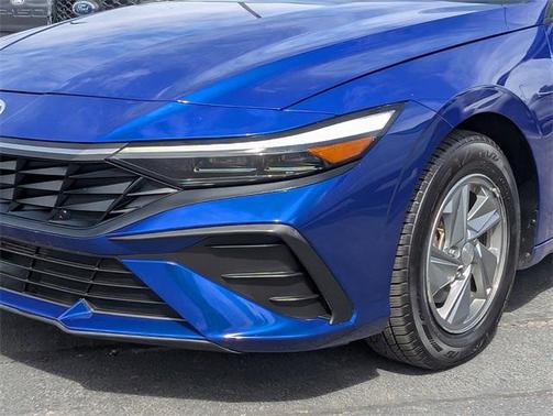 2024 Hyundai ELANTRA SE