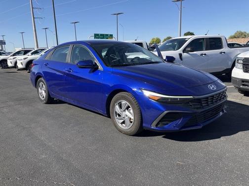2024 Hyundai ELANTRA SE