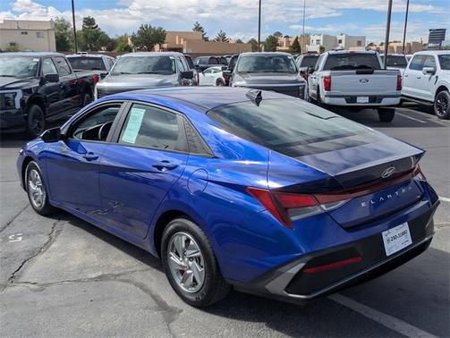 2024 Hyundai ELANTRA SE