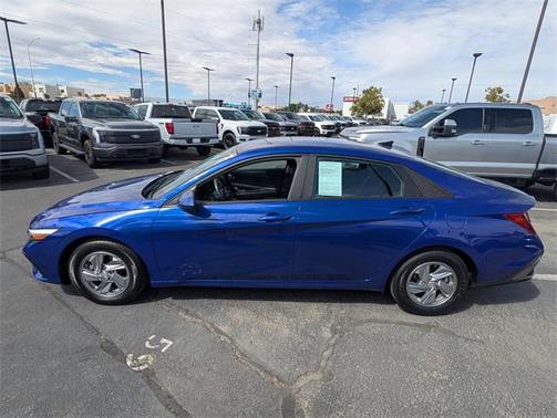 2024 Hyundai ELANTRA SE