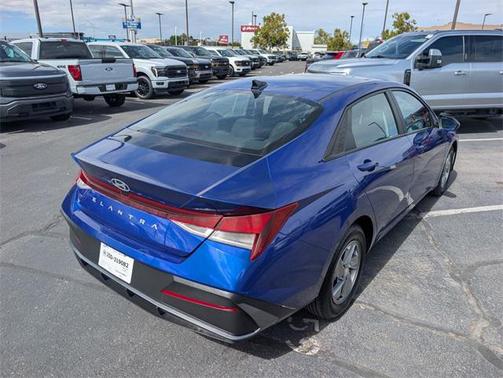 2024 Hyundai ELANTRA SE