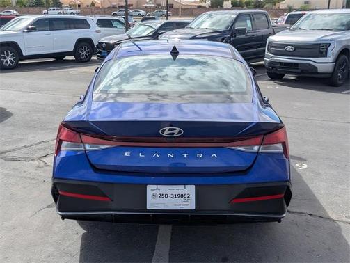 2024 Hyundai ELANTRA SE