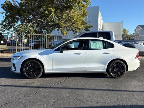 2024 Volvo S60 Recharge Plug-In Hybrid T8 Ultimate Black Edition