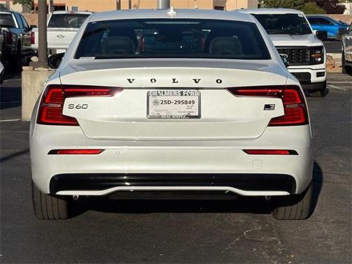 2024 Volvo S60 Recharge Plug-In Hybrid T8 Ultimate Black Edition