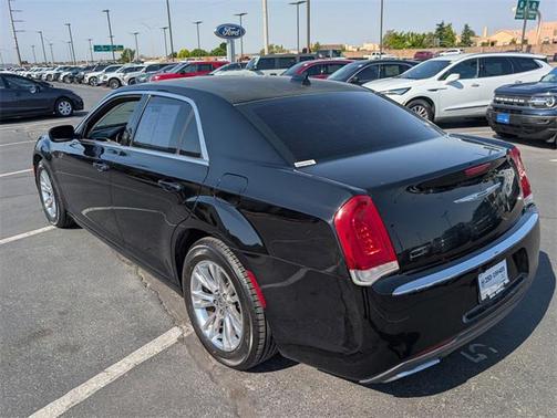 2017 Chrysler 300 Limited