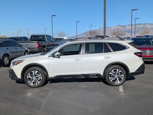 Crystal White Pearl 2022 Subaru Outback Limited