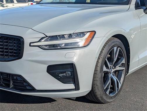 2025 Volvo S60 B5 Plus