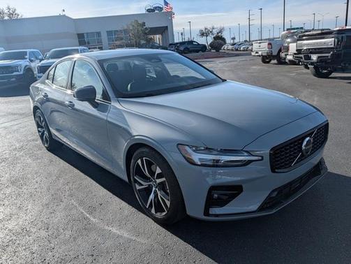 2025 Volvo S60 B5 Plus