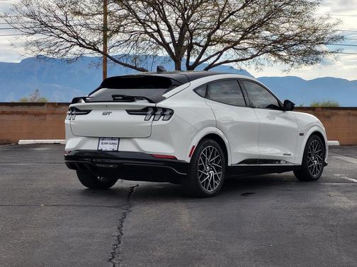 Star White Metallic Tri-Coat 2022 Ford Mustang Mach-E GT