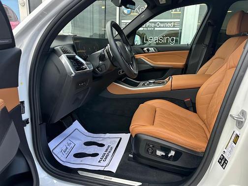 Mineral White Metallic 2025 BMW X5 xDrive40i