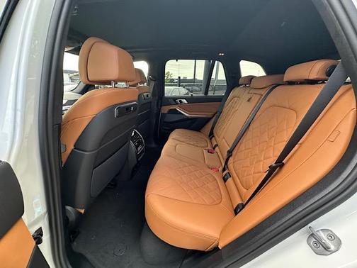 Mineral White Metallic 2026 BMW X5 xDrive40i