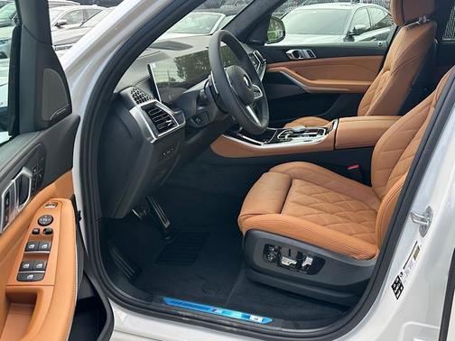 Mineral White Metallic 2026 BMW X5 xDrive40i