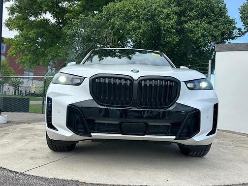 Mineral White Metallic 2026 BMW X5 xDrive40i