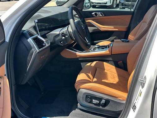 Mineral White Metallic 2026 BMW X5 xDrive40i