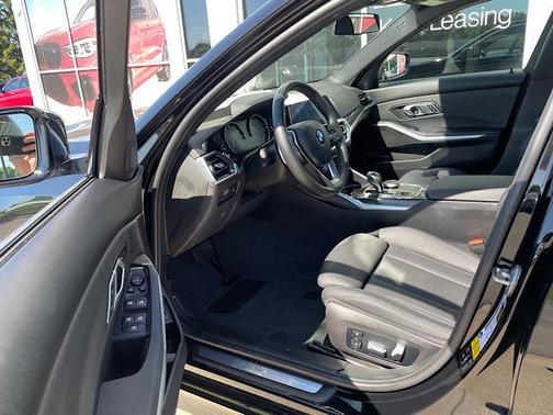 Photo 5 of 33 of 2020 BMW 330 i xDrive