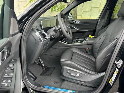 Black Sapphire Metallic 2026 BMW X5 PHEV xDrive50e