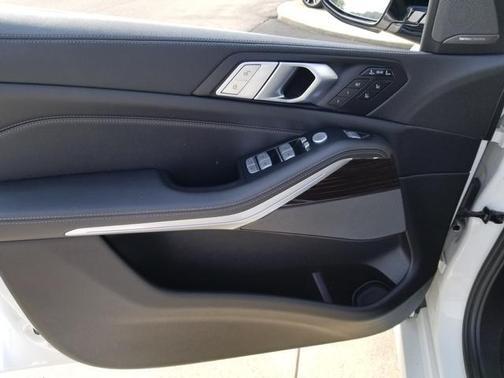 Photo 3 of 35 of 2020 BMW X7 xDrive40i