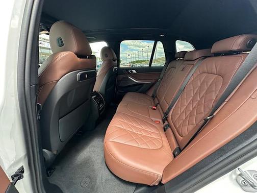 Alpine White 2026 BMW X5 PHEV xDrive50e