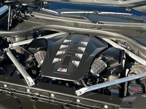2023 BMW X7 M60i