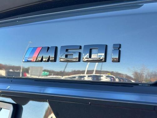 2023 BMW X7 M60i