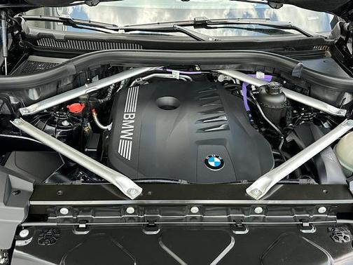 Black Sapphire Metallic 2025 BMW X5 xDrive40i