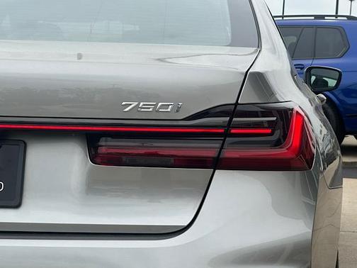 2022 BMW 750 i xDrive